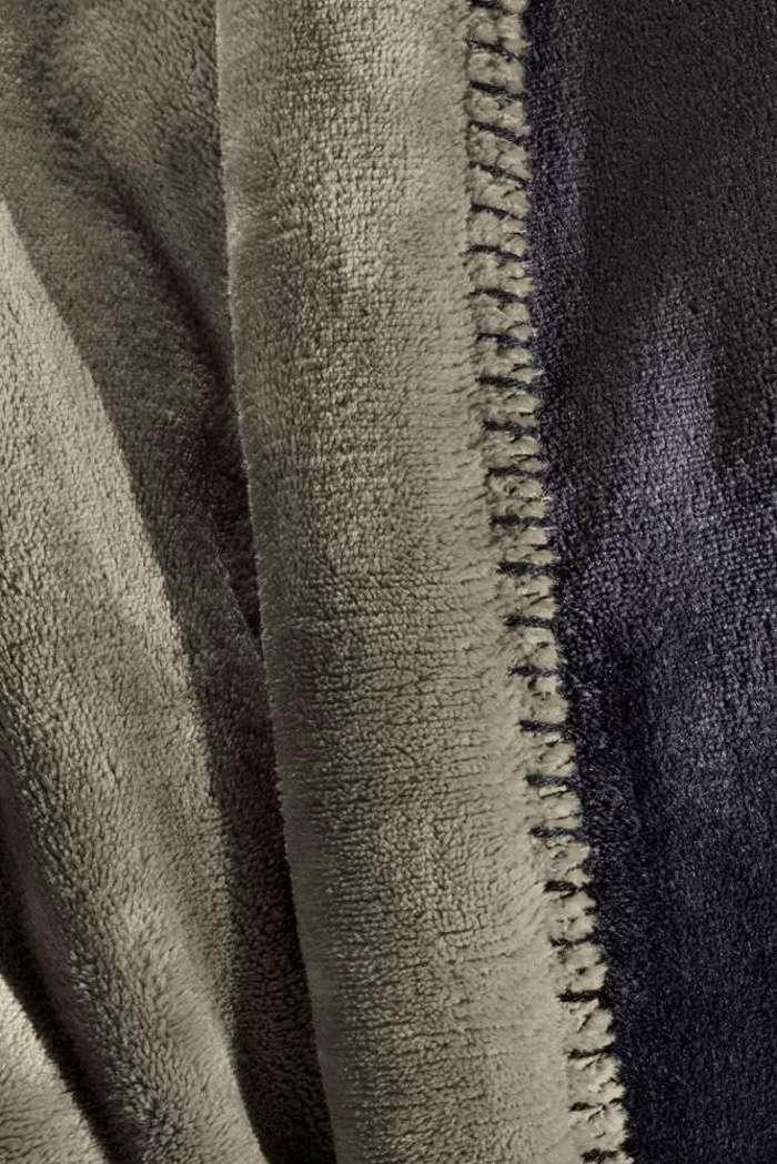 Guy Laroche Σετ Υπέρδιπλη Κουβέρτα Velvet Khaki 250x240cm με Διακοσμητικό Μαξιλαράκι 45x45cm Guy Laroche Set uperdipli Kouberta Velvet Khaki 250x240cm me Diakosmitiko Maxilaraki 45x45cm