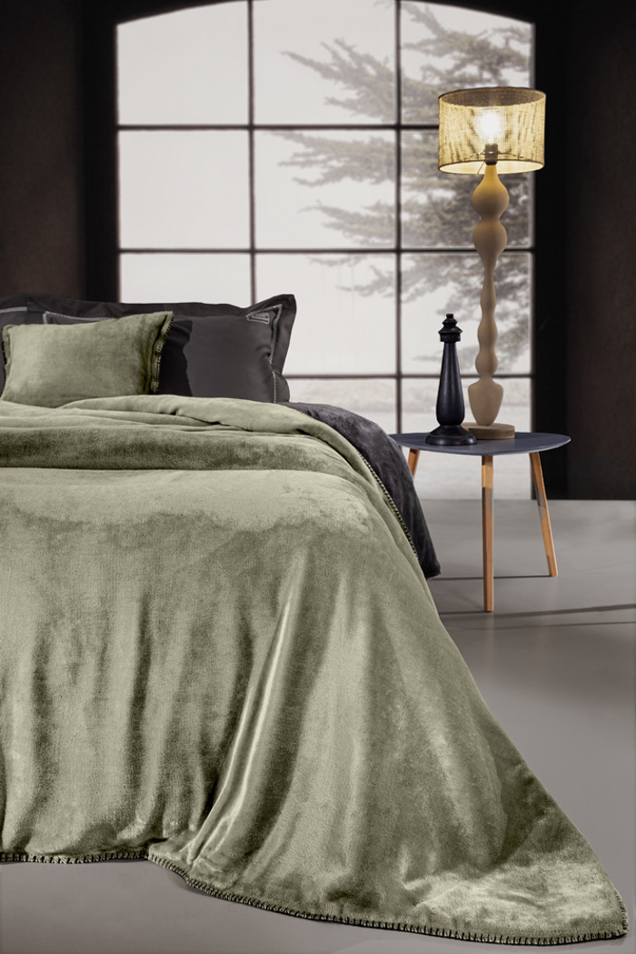 Guy Laroche Σετ Κουβέρτα Velvet Khaki 160x240cm και Διακοσμητικό Μαξιλαράκι 45x45cm Guy Laroche Set Kouberta Velvet Khaki 160x240cm kai Diakosmitiko Maxilaraki 45x45cm